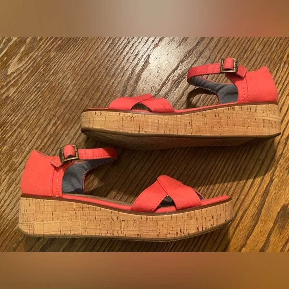 TOMS Pre-Owned Women’s Harper cork low platform wedge Coral sandals Size 7.5 - Picture 4 of 11